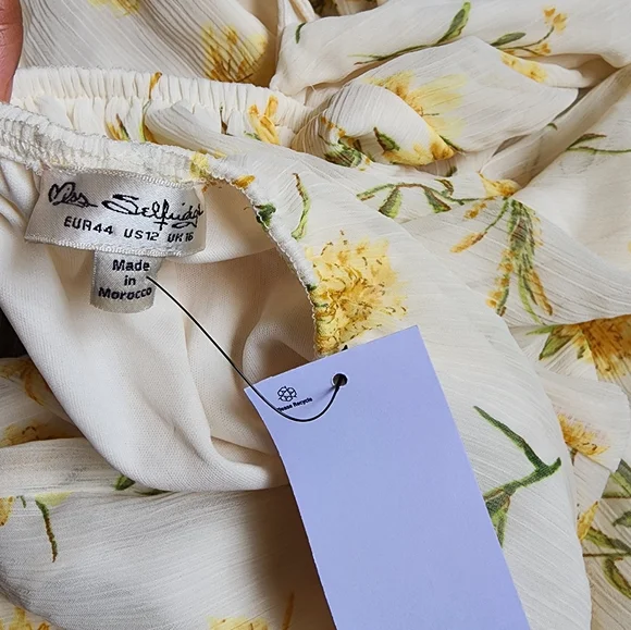 MISS SELFRIDGE FLORAL ROMPER - Picture 9 of 12